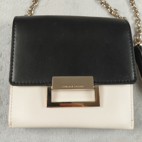 Ivanka Trump Small Purse - Picture 2 of 13